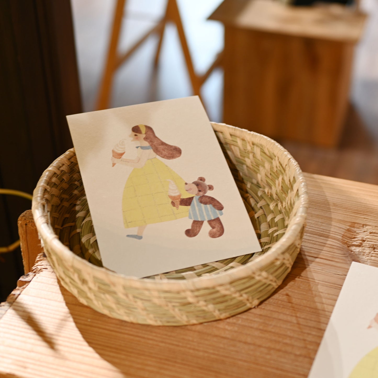 ポストカード-あの子とくまのソフトクリーム-