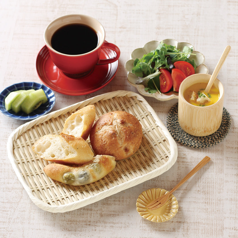 竹でそろえる 角長盆ざる