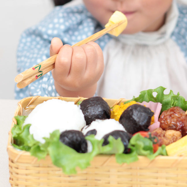 竹でそろえる 花咲くお箸