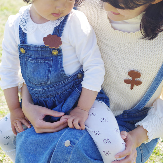 レザーでそろえる 本革のブローチ